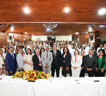 Salud Pública y CMD impulsan nueva generación de médicos especialistas para fortalecer el sistema de salud