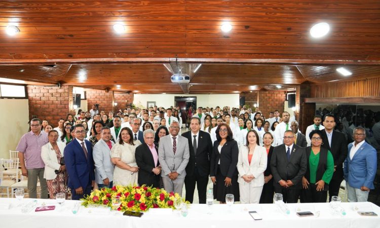 Salud Pública y CMD impulsan nueva generación de médicos especialistas para fortalecer el sistema de salud
