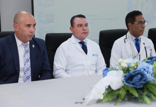 Director del SNS da la bienvenida a los nuevos residentes médicos del Hospital Ney Arias Lora