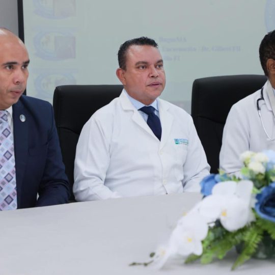 Director del SNS da la bienvenida a los nuevos residentes médicos del Hospital Ney Arias Lora