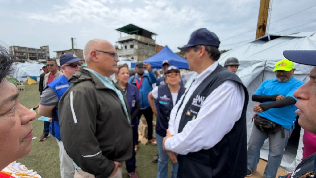 Ministro Víctor Atallah verifica en Venezuela el despliegue del hospital de campaña dominicano y la ayuda humanitaria Ministro Víctor Atallah verifica en Venezuela el despliegue del hospital de campaña dominicano y la ayuda humanitaria