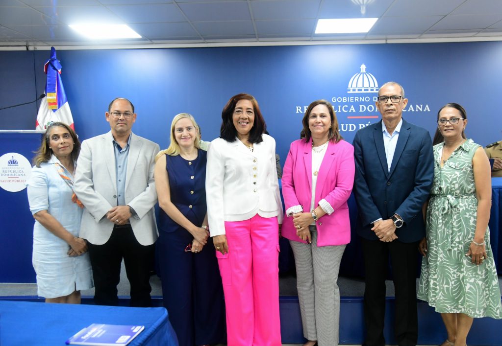 Ministro de Salud, Víctor Atallah promueve diálogo y mejores condiciones para médicos residentes Ministro de Salud, Víctor Atallah promueve diálogo y mejores condiciones para médicos residentes