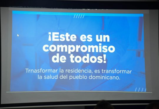 Ministro de Salud, Víctor Atallah promueve diálogo y mejores condiciones para médicos residentes