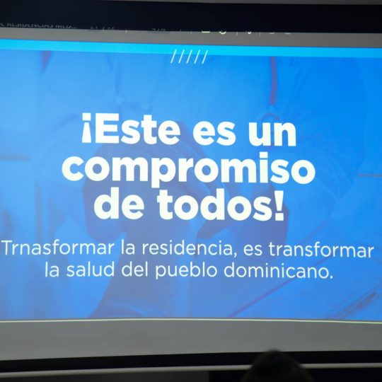 Ministro de Salud, Víctor Atallah promueve diálogo y mejores condiciones para médicos residentes