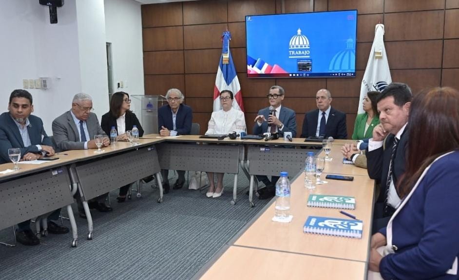 ANDECLIP suspende paro nacional de Clínicas Privadas, Garantizan servicios médicos completos tras acuerdo con ARS