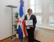 La excelencia médica dominicana brilla en Europa: Embajada de la República Dominicana en Alemania reconoce a la Dra. Sibella Pérez Zaten por su trayectoria y liderazgo en el sector salud