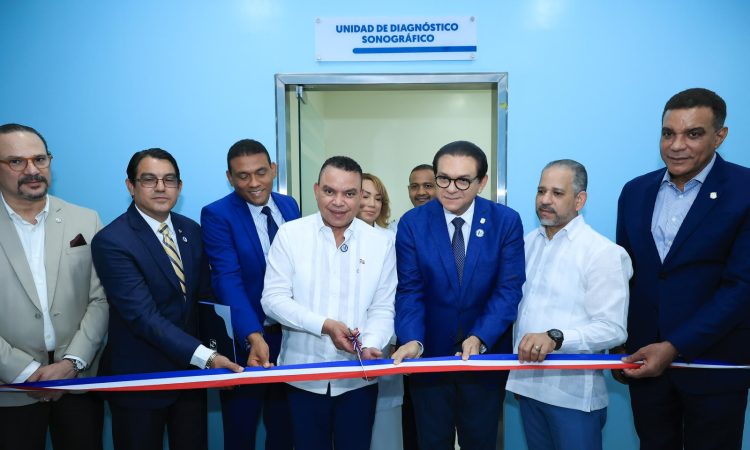 SNS dota al Hospital Cabral y Báez del único densitómetro óseo de la Red Pública en la región Norte