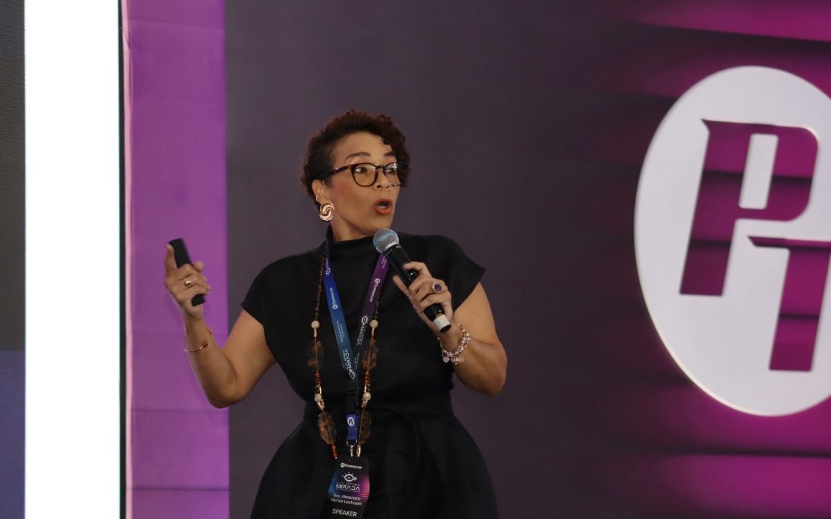 Dra. Alexandra Hichez aborda el impacto emocional de la pérdida visual durante jornada científica sobre glaucoma