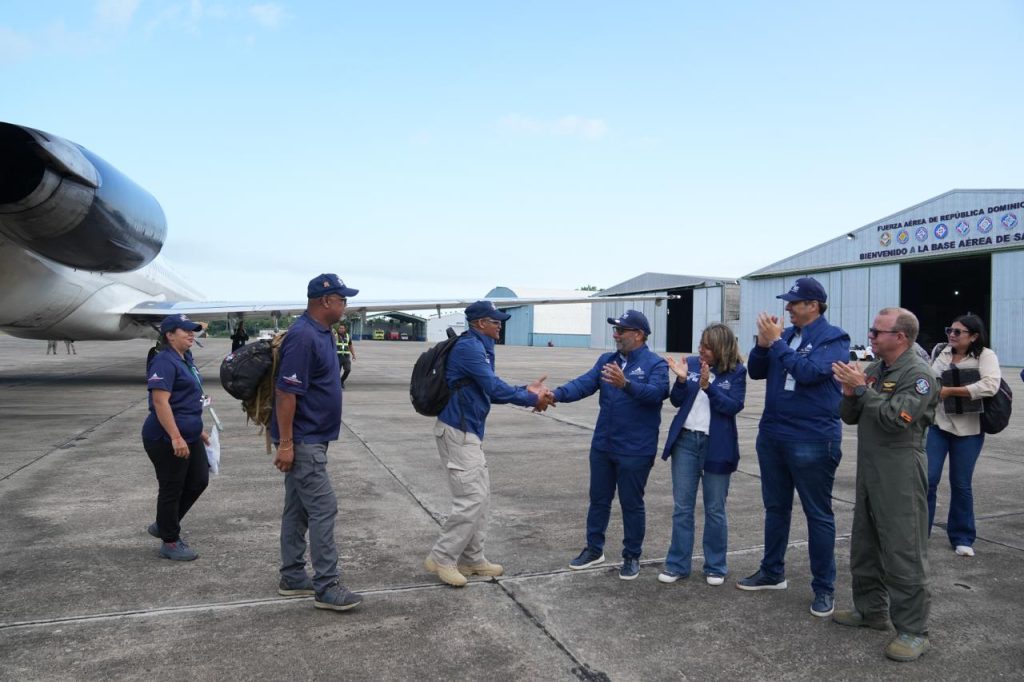 Ministro de Salud retorna al país junto al Equipo Médico de Emergencia tras culminar misión humanitaria en Venezuela Ministro de Salud retorna al país junto al Equipo Médico de Emergencia tras culminar misión humanitaria en Venezuela