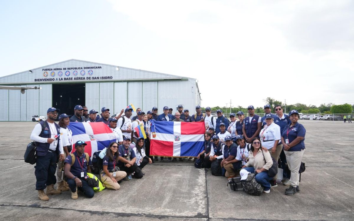 Ministro de Salud retorna al país junto al Equipo Médico de Emergencia tras culminar misión humanitaria en Venezuela