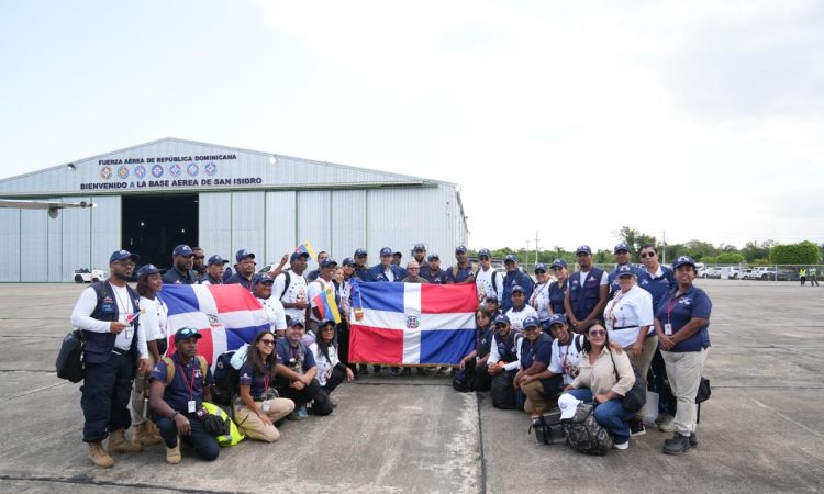 Ministro de Salud retorna al país junto al Equipo Médico de Emergencia tras culminar misión humanitaria en Venezuela