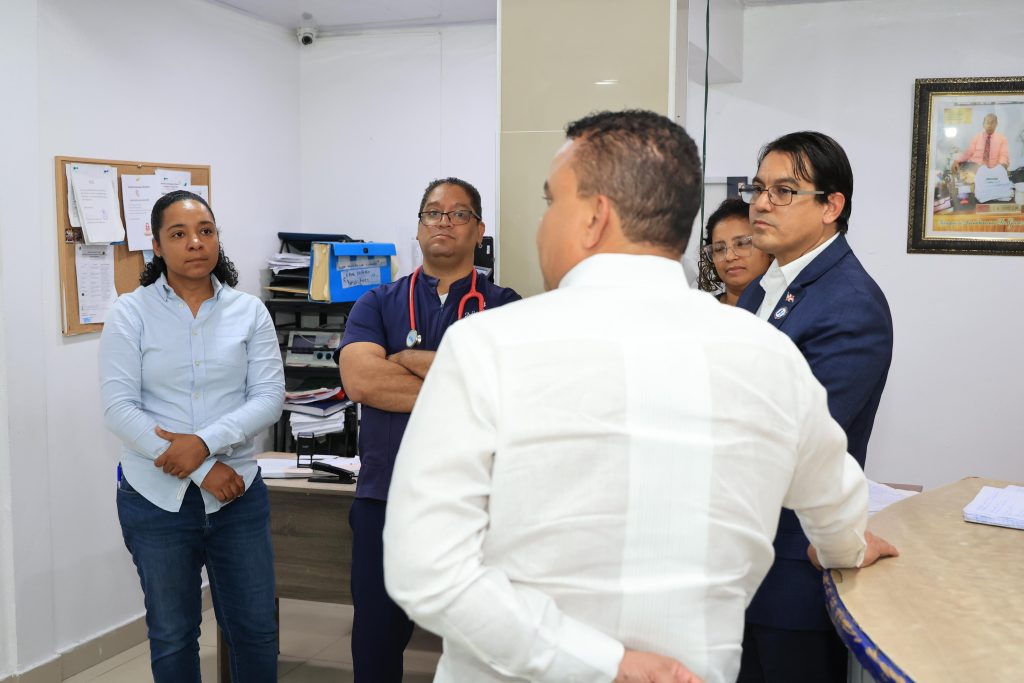 Director del SNS realiza visitas no programadas a centros de salud de Santiago Oeste y dispone mejoras para fortalecer la atención