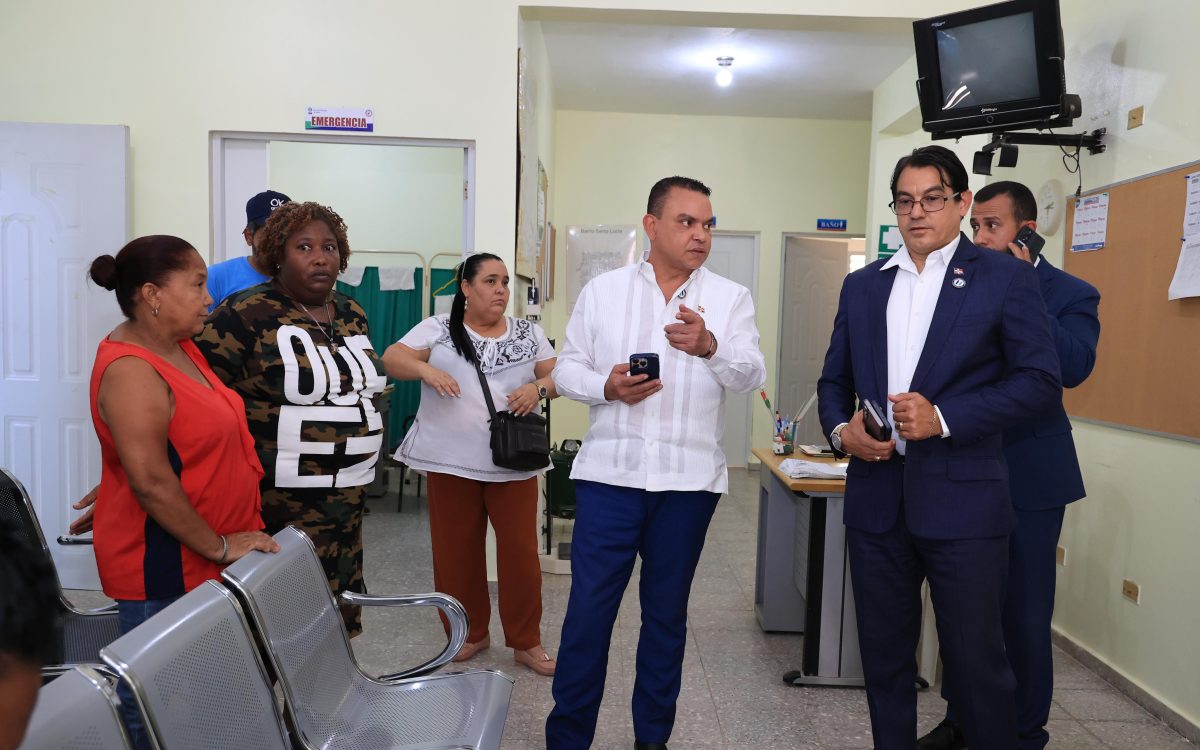 Director del SNS realiza visitas no programadas a centros de salud de Santiago Oeste y dispone mejoras para fortalecer la atención
