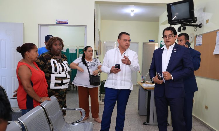 Director del SNS realiza visitas no programadas a centros de salud de Santiago Oeste y dispone mejoras para fortalecer la atención