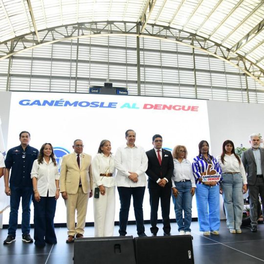 Víctor Atallah refuerza la campaña "Ganémosle al Dengue" tras impactar a más un millón de personas