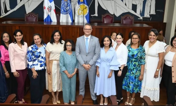 Ángel Nadal asume Decanato de Salud de la UASD con visión de futuro