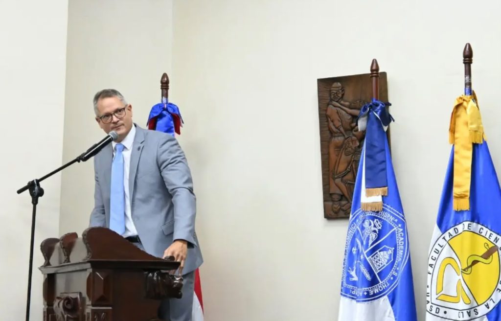 Ángel Nadal asume Decanato de Salud de la UASD con visión de futuro
