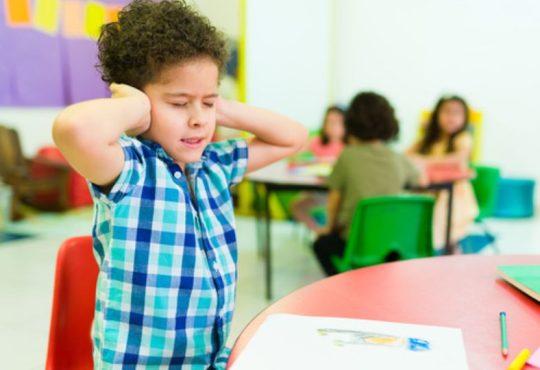 Salud auditiva infantil: La clave oculta del rendimiento escolar
