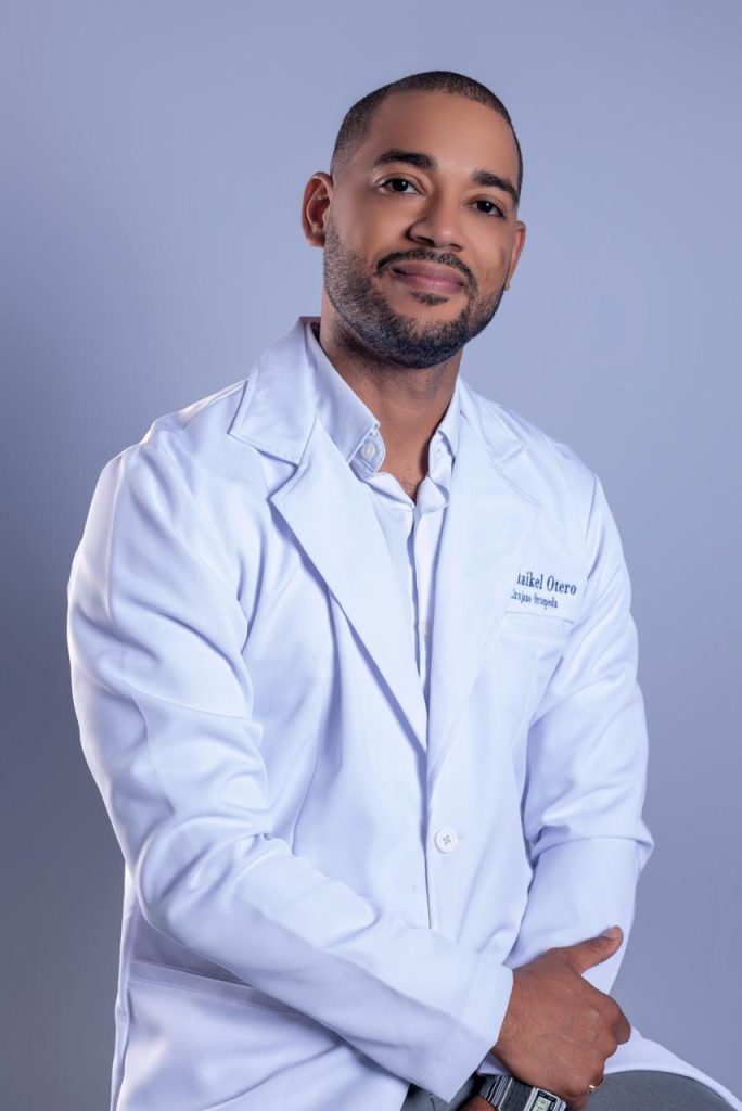 Traumacare sigue fortaleciendo su atención integral con la incorporación de la psicóloga clínica Lourdes Vásquez, ortopeda Dr. Maikel Otero y al internista Dr. Emmanuel García.