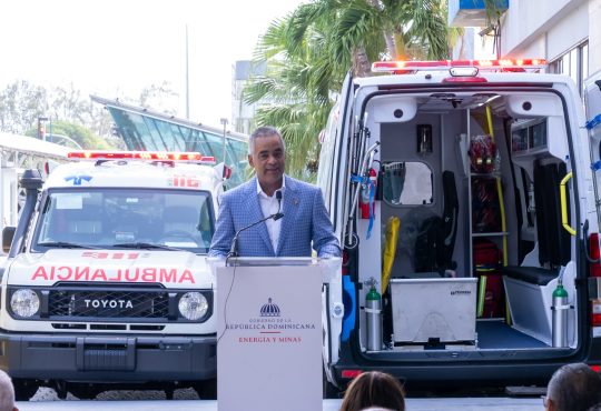 Gobierno continúa con el fortalecimiento del sistema de salud en Sánchez Ramírez con entrega de dos ambulancias Gobierno continúa con el fortalecimiento del sistema de salud en Sánchez Ramírez con entrega de dos ambulancias
