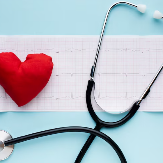 ¿Su corazón se acelera o se salta latidos? Conozca cuándo puede tratarse de una arritmia