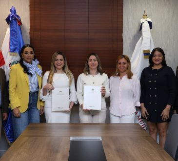 Ministerio de la Mujer y Hospital Pediátrico Dr. Hugo Mendoza firman acuerdo para fortalecer el apoyo a familias cuidadoras de pacientes hospitalizados
