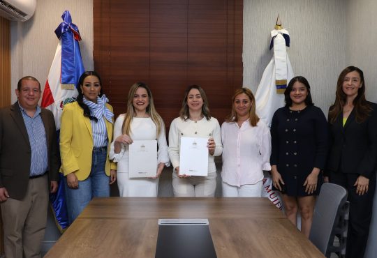 Ministerio de la Mujer y Hospital Pediátrico Dr. Hugo Mendoza firman acuerdo para fortalecer el apoyo a familias cuidadoras de pacientes hospitalizados