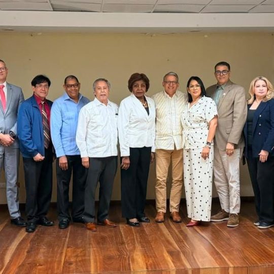 ADOFEM celebra reunión ordinaria en UCATECI y aborda prioridades estratégicas de la Educación Médica en República Dominicana