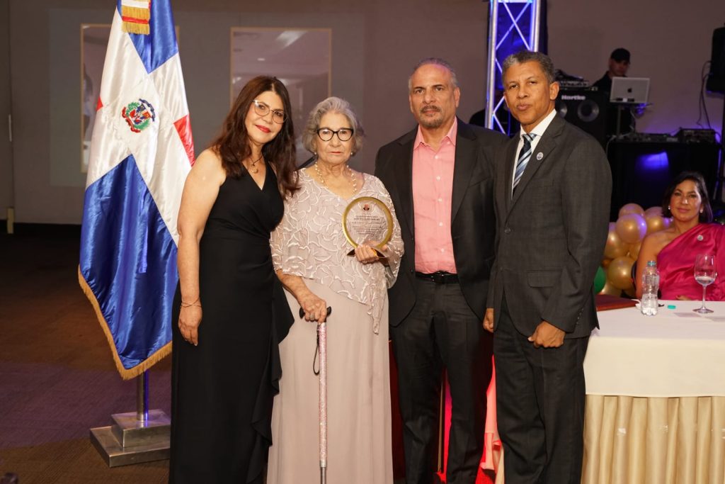 HSBG conmemora 50 años de la Escuela de Cirugía General junto a sus egresados