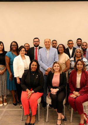 ARS SEMMA participa en encuentro regional sobre modelos sostenibles de atención oncológica junto a Roche República Dominicana