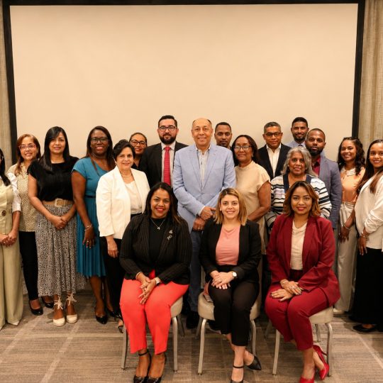 ARS SEMMA participa en encuentro regional sobre modelos sostenibles de atención oncológica junto a Roche República Dominicana