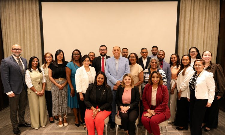 ARS SEMMA participa en encuentro regional sobre modelos sostenibles de atención oncológica junto a Roche República Dominicana