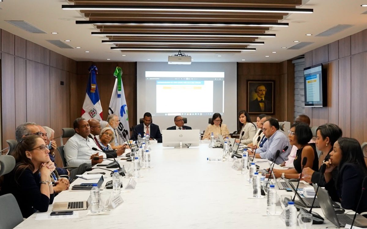 CNSS evalúa propuesta para la creación de un Fondo de Medicamentos de Alto Costo