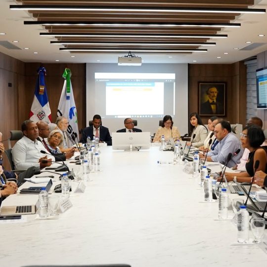 CNSS evalúa propuesta para la creación de un Fondo de Medicamentos de Alto Costo