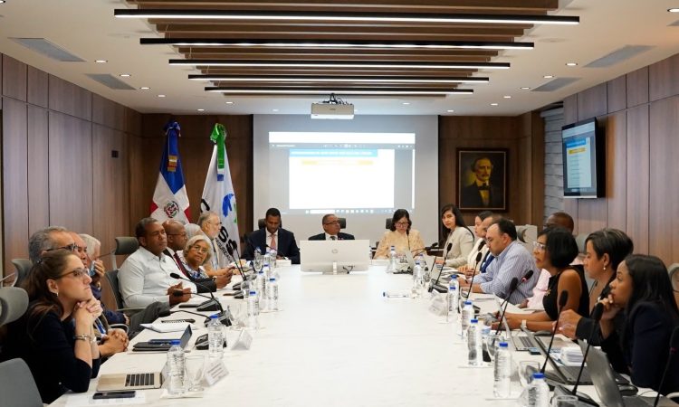 CNSS evalúa propuesta para la creación de un Fondo de Medicamentos de Alto Costo CNSS evalúa propuesta para la creación de un Fondo de Medicamentos de Alto Costo