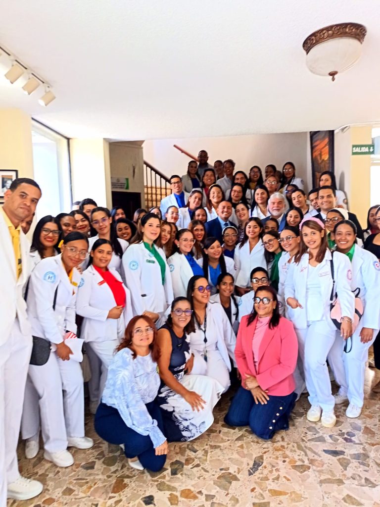 Develan retrato del Dr. Christian Mateo Michelis en el marco de la Semana del Médico