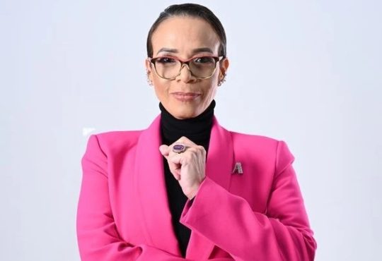 Dra. Alexandra Híchez conmueve e impacta a médicos intensivistas con un llamado al autocuidado en la conferencia "El Momento Decisivo" de Pharmatech
