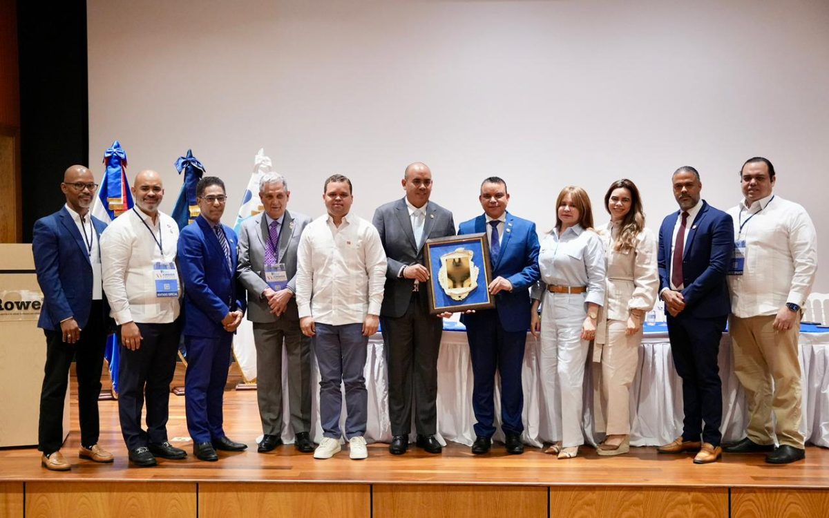Ney Arias Lora dedica XV Jornada Científica al doctor Julio César Landrón