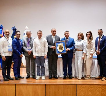 Ney Arias Lora dedica XV Jornada Científica al doctor Julio César Landrón