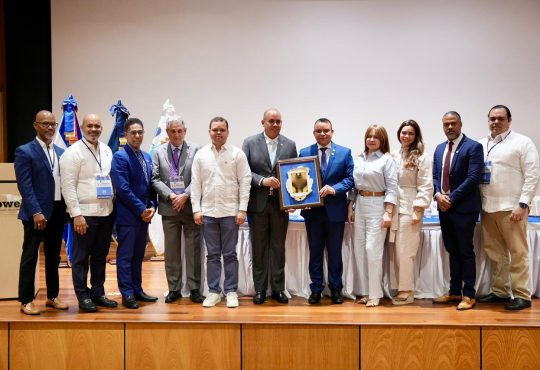 Ney Arias Lora dedica XV Jornada Científica al doctor Julio César Landrón