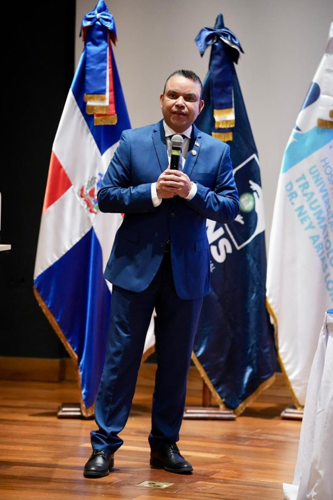 Ney Arias Lora dedica XV Jornada Científica al doctor Julio César Landrón Ney Arias Lora dedica XV Jornada Científica al doctor Julio César Landrón