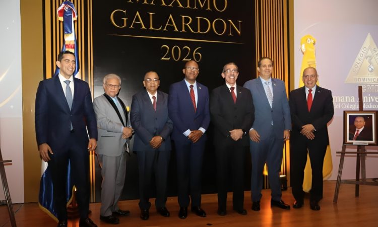 Dr. Roberto Nina recibe la máxima distinción como Maestro de la Medicina Dominicana Dr. Roberto Nina recibe la máxima distinción como Maestro de la Medicina Dominicana