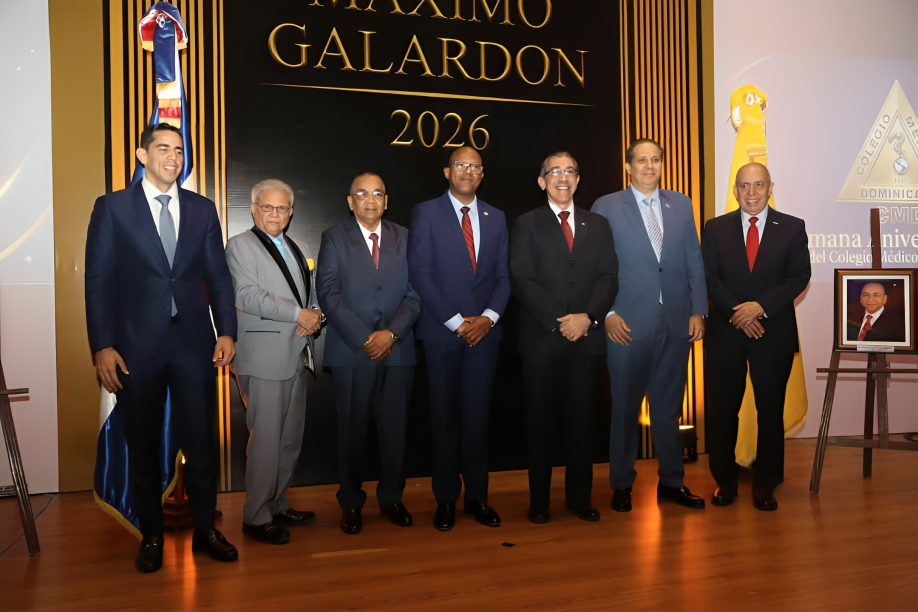 Dr. Roberto Nina recibe la máxima distinción como Maestro de la Medicina Dominicana