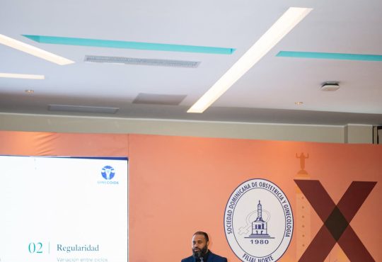 Dr. Yotín Pérez fortalece su apuesta por la educación médica continua con dos conferencias en el Congreso de Ginecología del Norte