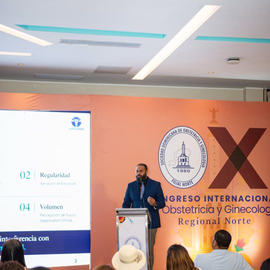 Dr. Yotín Pérez fortalece su apuesta por la educación médica continua con dos conferencias en el Congreso de Ginecología del Norte