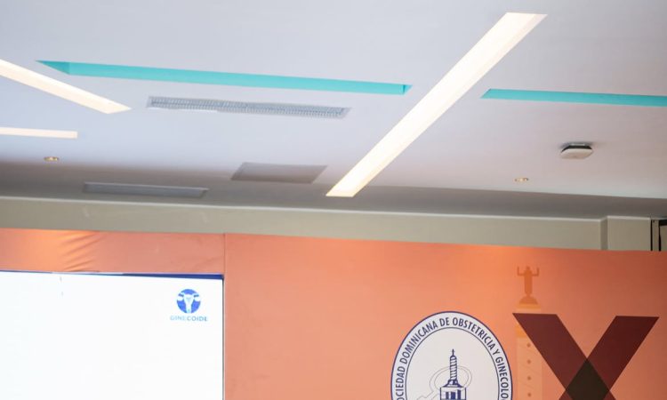 Dr. Yotín Pérez fortalece su apuesta por la educación médica continua con dos conferencias en el Congreso de Ginecología del Norte