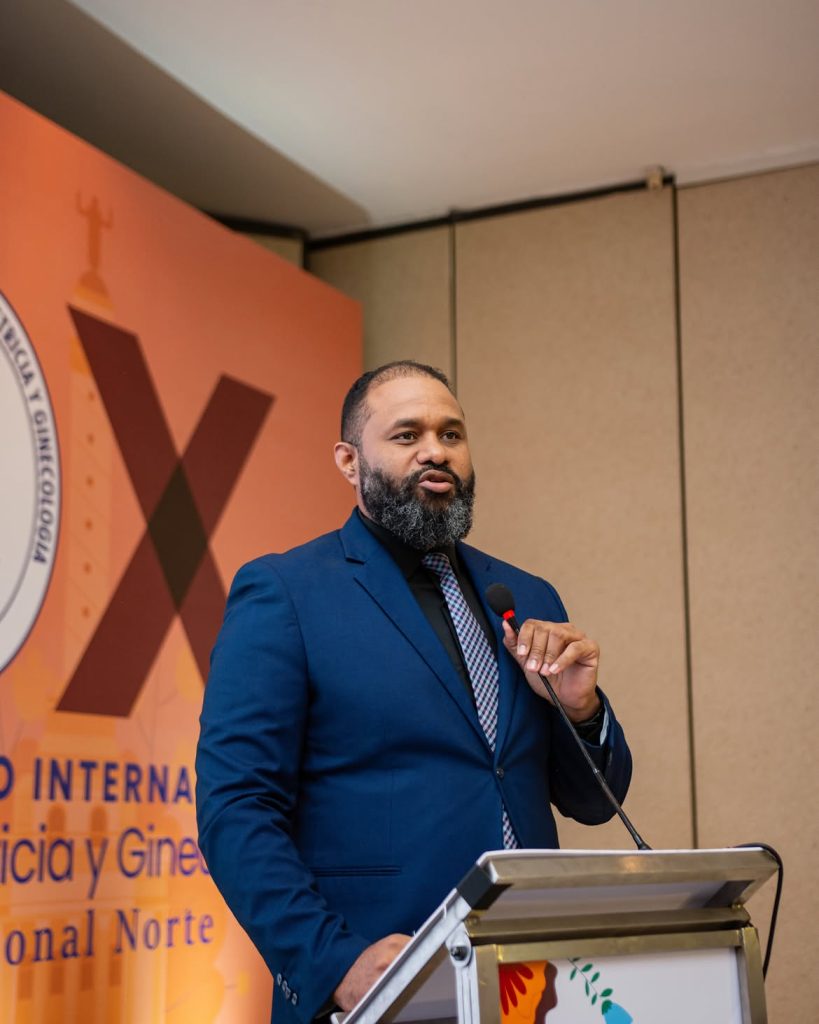 Dr. Yotín Pérez fortalece su apuesta por la educación médica continua con dos conferencias en el Congreso de Ginecología del Norte
