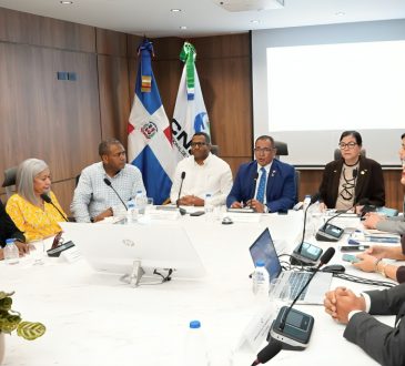 Diálogo permanente para la aprobación del Fondo de Medicamentos de Alto Costo (FOMAC)