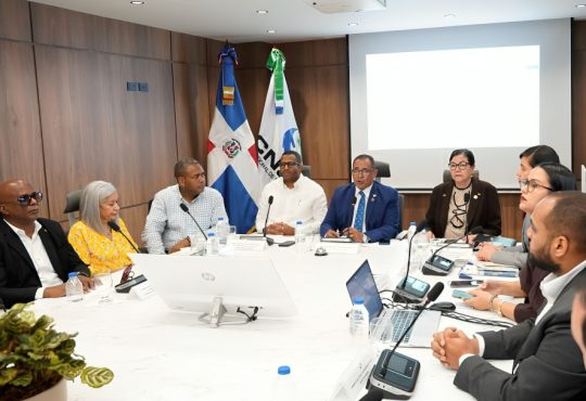 Diálogo permanente para la aprobación del Fondo de Medicamentos de Alto Costo (FOMAC)