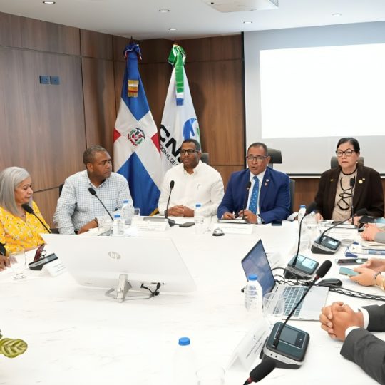 Diálogo permanente para la aprobación del Fondo de Medicamentos de Alto Costo (FOMAC)